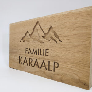 Namensschild aus Eiche mit Bergen | Familiennamen | Familien Schild | Holzschild Name | personalisiertes Türschild | Eingang |